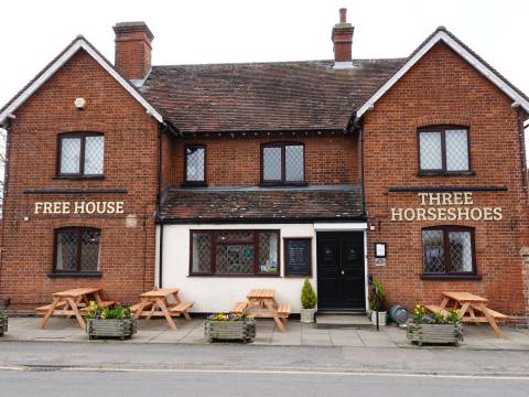 Photograph of the Three Horseshoes pub in Stapleford