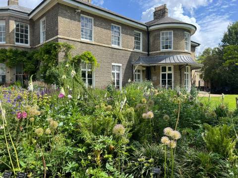 A photograph of a building inside the Botanic Gardens in Cambridge.