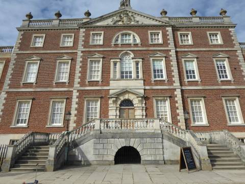 Photograph of the front of Wimpole Hall